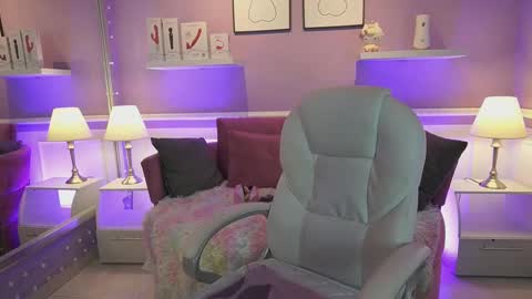 Dahlia Grey online show from 13, 11, 2025