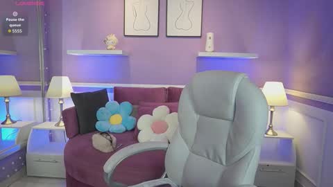 Dahlia Grey online show from 22, 11, 2025