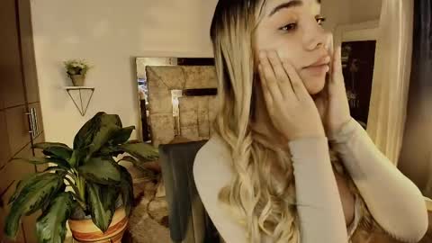 dahnia_cruz online show from 15, 4, 2026