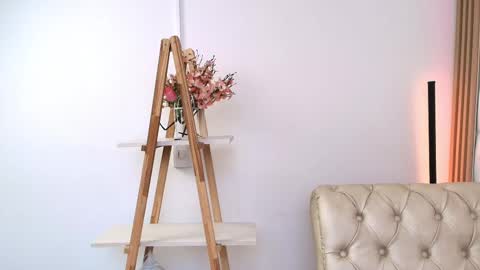 Lauren            online show from 28, 2, 2025