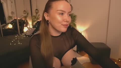 Snapshot of daisy_stacey chatting on 8, 10, 2025 Stacey online show from 8, 10, 2025