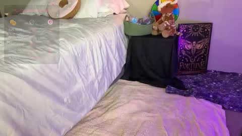 Snapshot of daisymystique chatting on 5, 3, 2026 daisymystique online show from 5, 3, 2026