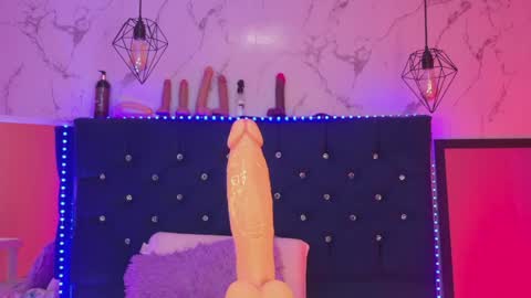 dakotaa_johnson online show from 6, 6, 2026