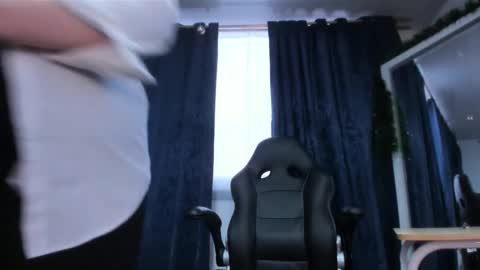 Dakotaagray online show from 22, 12, 2025