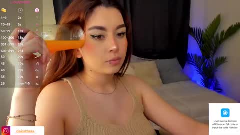 dakottaa__ online show from 26, 2, 2025