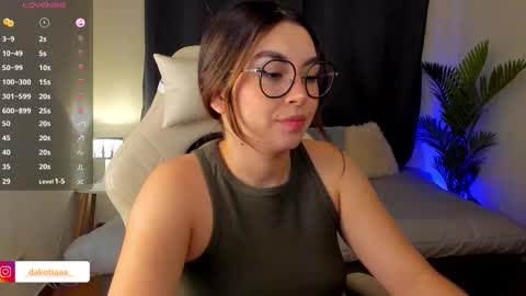 dakottaa__ online show from 7, 10, 2025