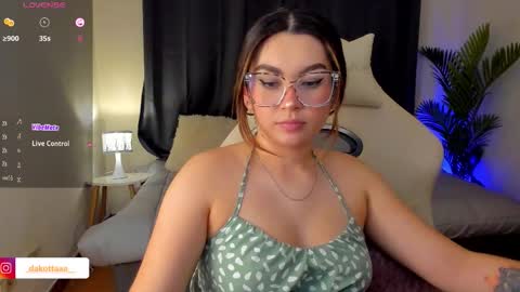 dakottaa__ online show from 24, 10, 2025