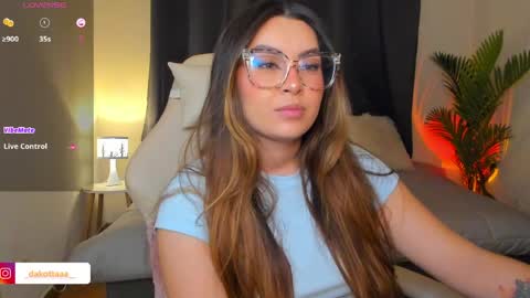 dakottaa__ online show from 4, 4, 2026