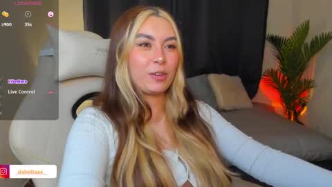 dakottaa__ online show from 15, 5, 2026