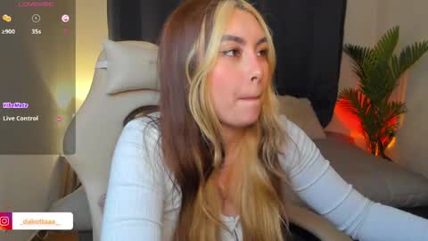 dakottaa__ online show from 15, 5, 2026