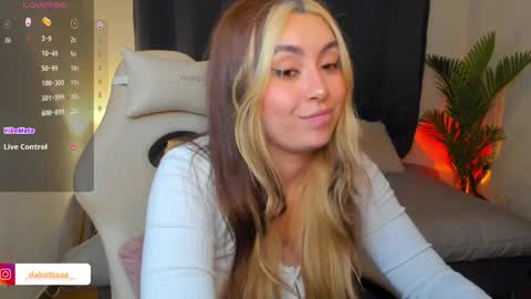 dakottaa__ online show from 16, 5, 2026