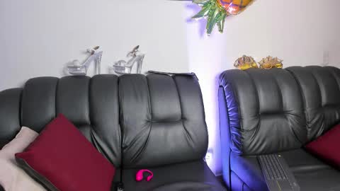 Dalila Lu online show from 8, 11, 2025