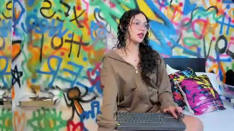 Dali Luu  online show from 12, 7, 2026