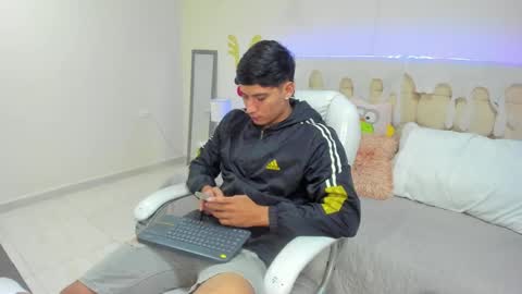 DAMIAN online show from 7, 1, 2025