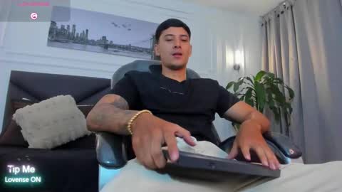 Snapshot of damian23_ chatting on 6, 11, 2025 DAMIAN online show from 6, 11, 2025