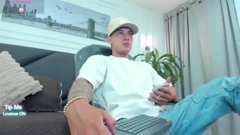 Snapshot of damian23_ chatting on 12, 11, 2025 DAMIAN online show from 12, 11, 2025