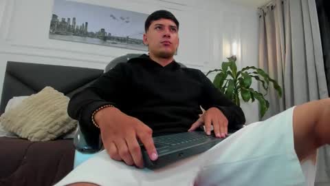 Snapshot of damian23_ chatting on 22, 11, 2025 DAMIAN online show from 22, 11, 2025