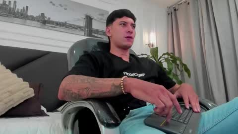 Snapshot of damian23_ chatting on 27, 11, 2025 DAMIAN online show from 27, 11, 2025