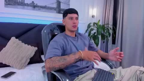 Snapshot of damian23_ chatting on 19, 12, 2025 DAMIAN online show from 19, 12, 2025