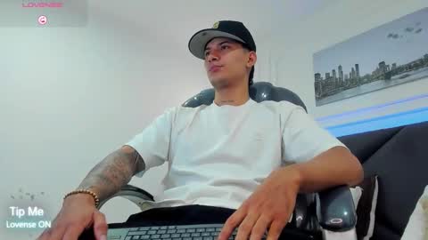 Snapshot of damian23_ chatting on 7, 1, 2026 DAMIAN online show from 7, 1, 2026