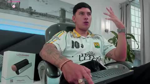 Snapshot of damian23_ chatting on 9, 1, 2026 DAMIAN online show from 9, 1, 2026