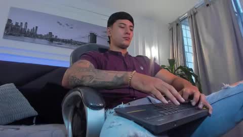 Snapshot of damian23_ chatting on 5, 2, 2026 DAMIAN online show from 5, 2, 2026