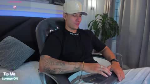 Snapshot of damian23_ chatting on 7, 2, 2026 DAMIAN online show from 7, 2, 2026