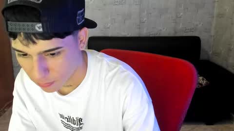 Snapshot of damian_friendss chatting on 3, 3, 2025 Damin and ma online show from 3, 3, 2025