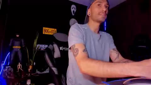 Snapshot of damiancox chatting on 6, 3, 2025 Daamiancox online show from 6, 3, 2025