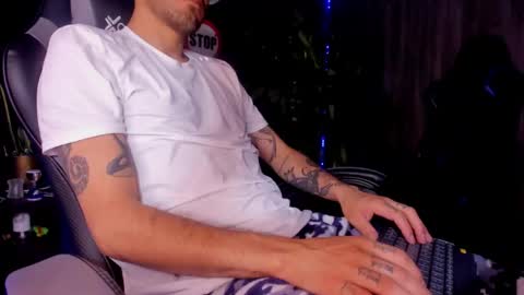 Snapshot of damiancox chatting on 8, 3, 2025 Daamiancox online show from 8, 3, 2025