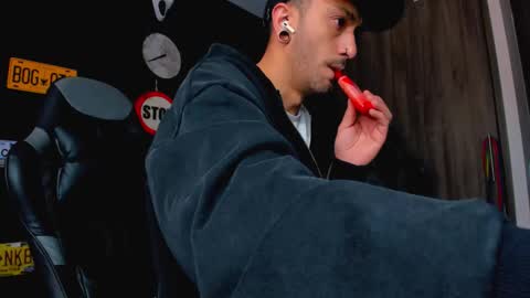 Snapshot of damiancox chatting on 12, 9, 2025 Daamiancox online show from 12, 9, 2025