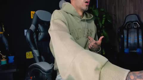 Snapshot of damiancox chatting on 12, 10, 2025 Daamiancox online show from 12, 10, 2025