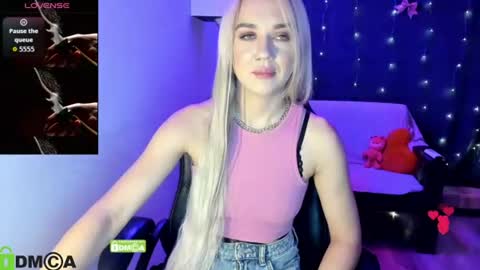 Snapshot of dances_queen chatting on 6, 7, 2026 dances_queen online show from 6, 7, 2026