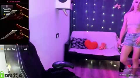 Snapshot of dances_queen chatting on 7, 7, 2026 dances_queen online show from 7, 7, 2026