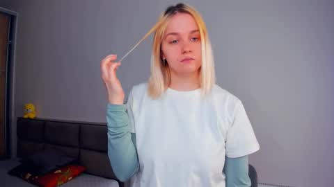 Snapshot of danicadias chatting on 21, 3, 2026 Carnelia online show from 21, 3, 2026