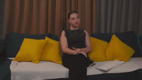 Snapshot of danielacrystal chatting on 4, 11, 2025 Hi my name is Daniela Im new here but I really like to chat online show from 4, 11, 2025