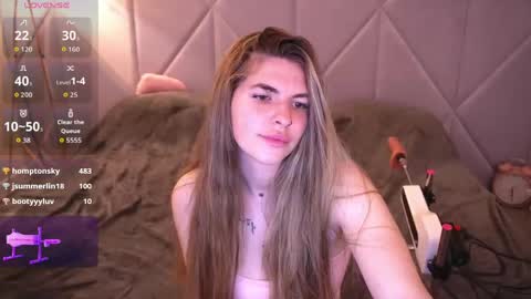 danielareign online show from 29, 4, 2026