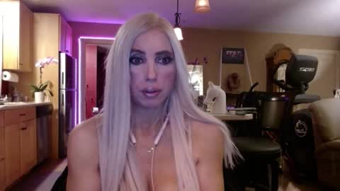 DanikaWhite69 online show from 22, 11, 2025