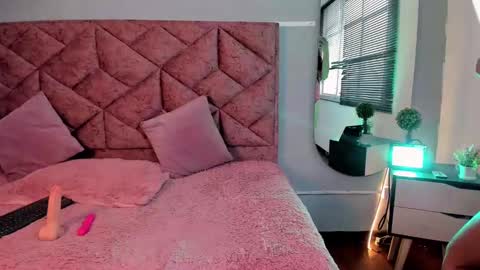 danix_coruscans online show from 8, 2, 2025