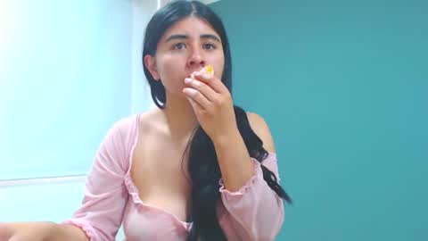 Snapshot of danna_rouses_ chatting on 24, 11, 2025 dannarouses online show from 24, 11, 2025