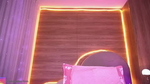 Danna Berlin  online show from 25, 2, 2026