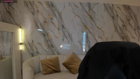 Danna Cruz  online show from 5, 1, 2026