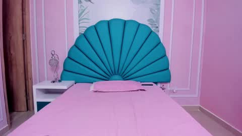 Snapshot of daphne_fox_ chatting on 12, 1, 2025 Daphne online show from 12, 1, 2025