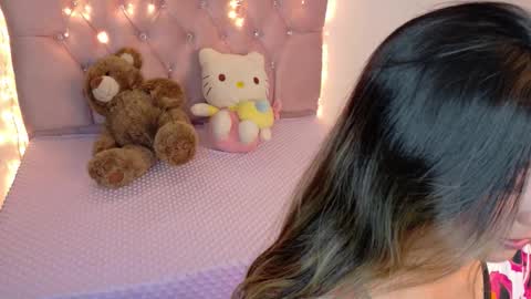 Snapshot of daphne_little chatting on 19, 10, 2025 daphne_little online show from 19, 10, 2025