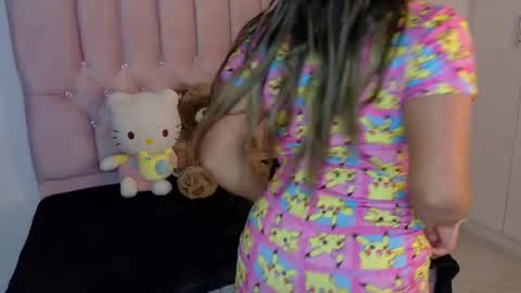 Snapshot of daphne_little chatting on 23, 10, 2025 daphne_little online show from 23, 10, 2025