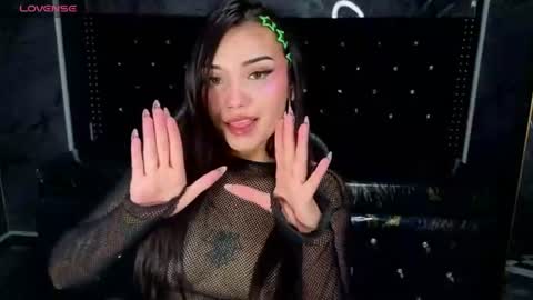 daphne_nicole_b online show from 19, 6, 2026