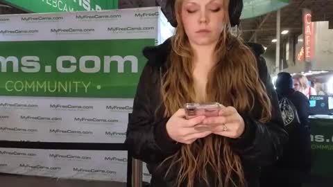 Daphne Madison online show from 7, 12, 2024