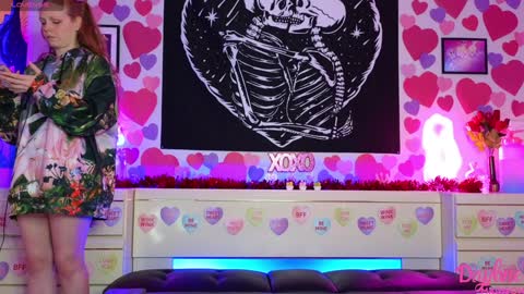 Daphne Madison online show from 4, 3, 2025