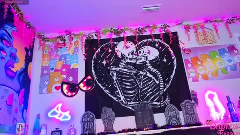 Daphne Madison online show from 3, 10, 2025