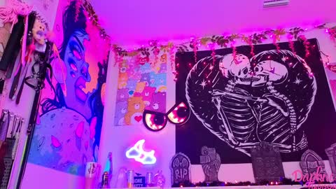 Daphne Madison online show from 11, 10, 2025